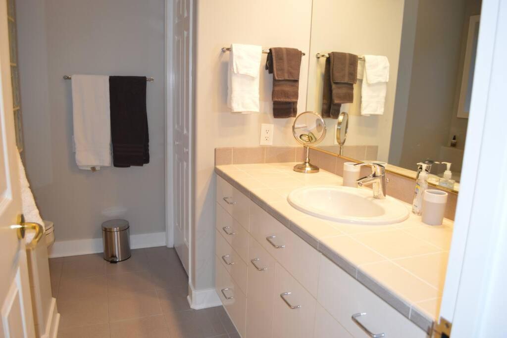 1-Bedroom Seaview Guesthouse On Seattle Luxury Estate With Views Of Olympic Mountains Экстерьер фото